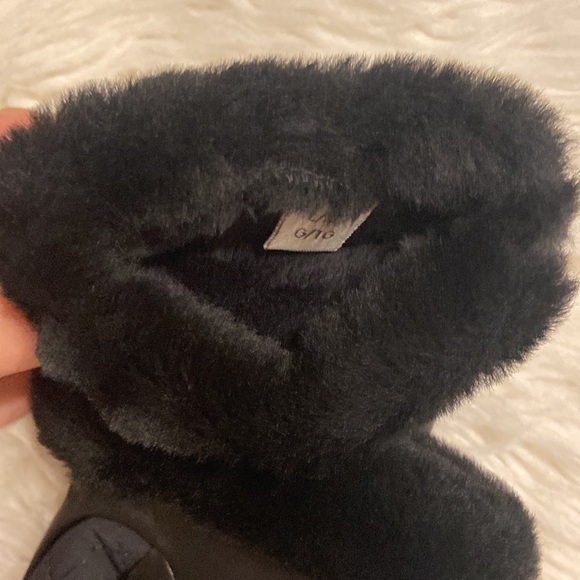 UGG women’s gloves size L/XL brand new with tags color black - Picture 9 of 12